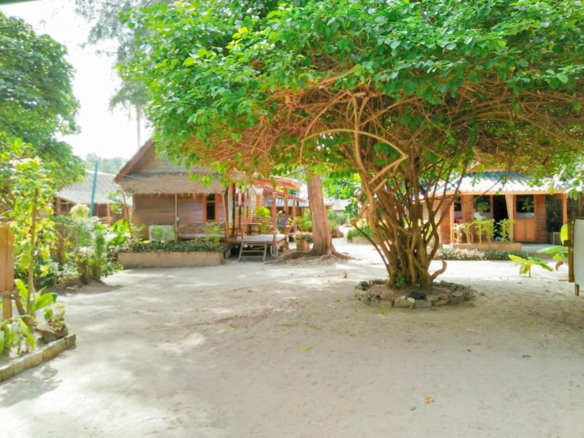 Zanom Sunrise Beach Resort Koh Lipe Exterior foto